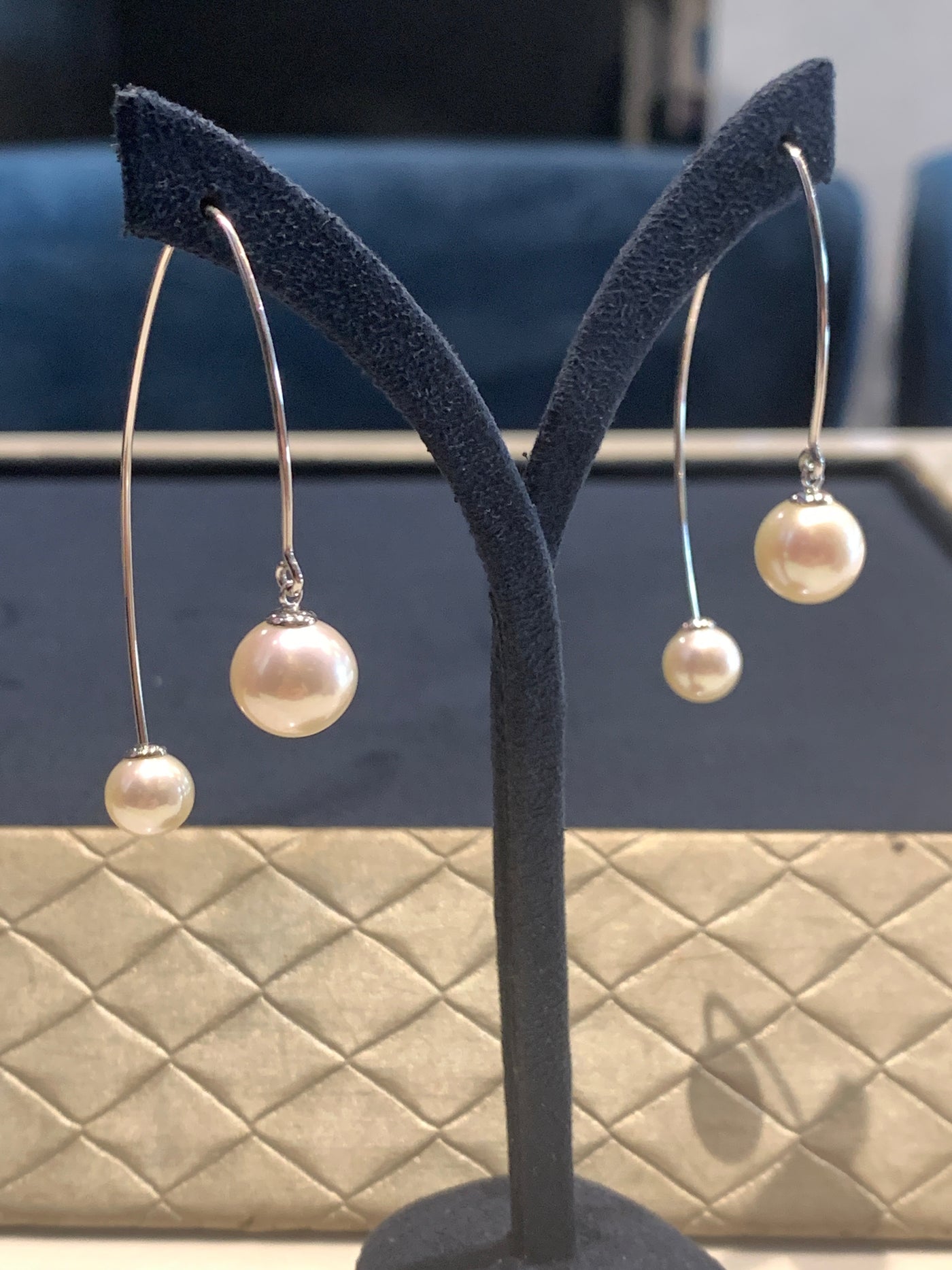 Pearl Linear Hoops