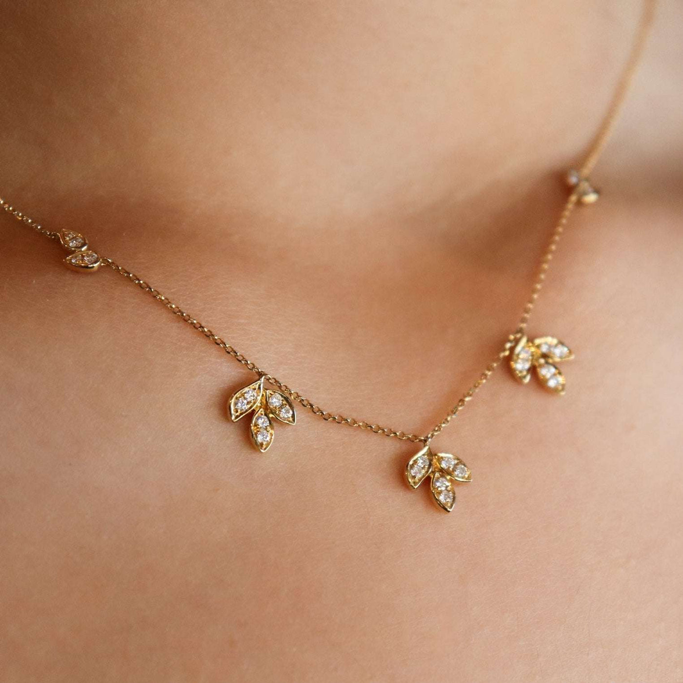 Lilly necklace